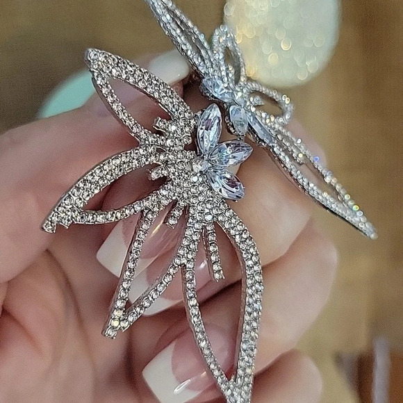 🔥LAST PAIR🔥 LILY SHIMMER STATEMENT EARRINGS - Picture 3 of 8